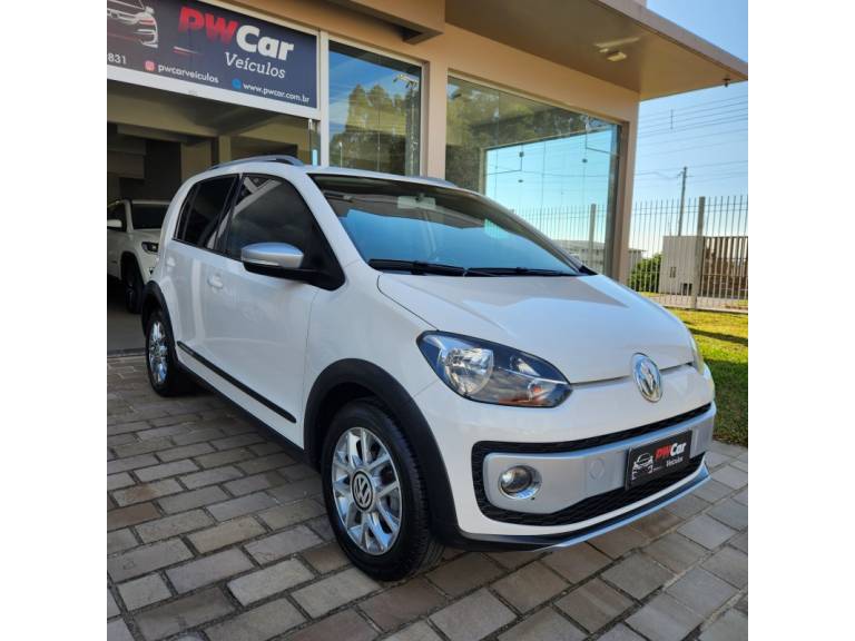 VOLKSWAGEN - UP - 2015/2016 - Branca - R$ 49.900,00