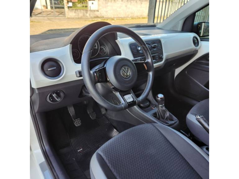 VOLKSWAGEN - UP - 2015/2016 - Branca - R$ 49.900,00