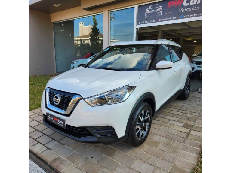 NISSAN - KICKS - 2018/2019 - Branca - R$ 82.900,00