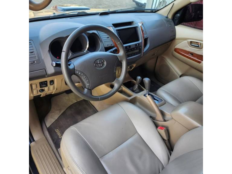 TOYOTA - HILUX SW4 - 2010/2010 - Preta - R$ 113.900,00