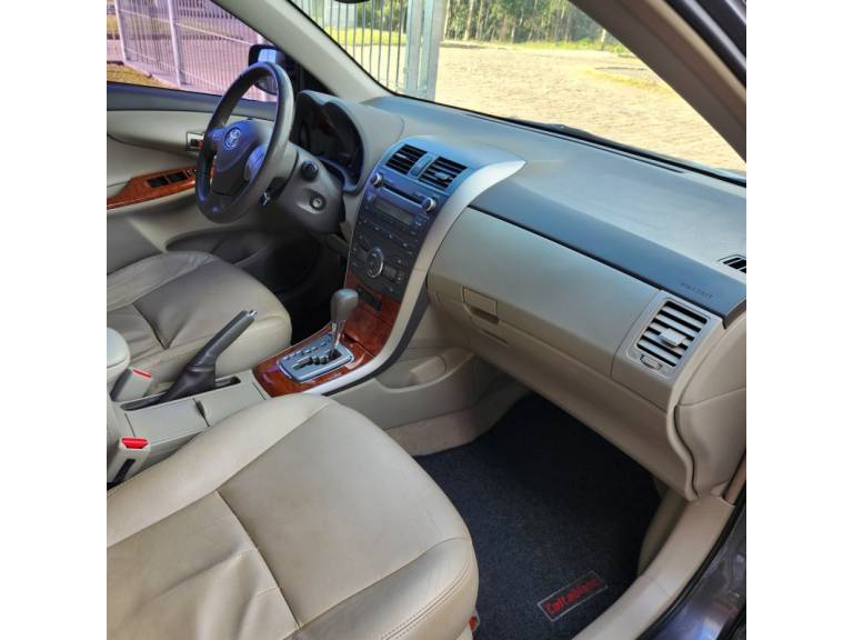 TOYOTA - COROLLA - 2008/2009 - Cinza - R$ 57.900,00