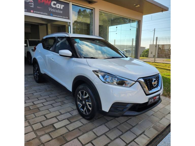 NISSAN - KICKS - 2018/2019 - Branca - R$ 82.900,00