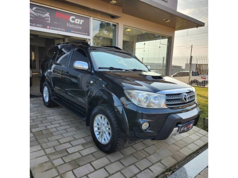TOYOTA - HILUX SW4 - 2010/2010 - Preta - R$ 113.900,00