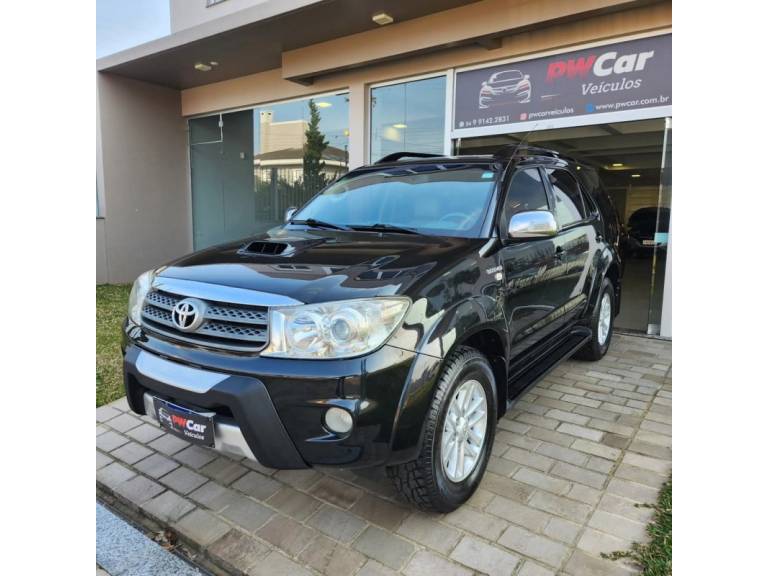 TOYOTA - HILUX SW4 - 2010/2010 - Preta - R$ 113.900,00