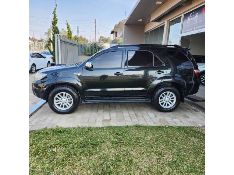 TOYOTA - HILUX SW4 - 2010/2010 - Preta - R$ 113.900,00