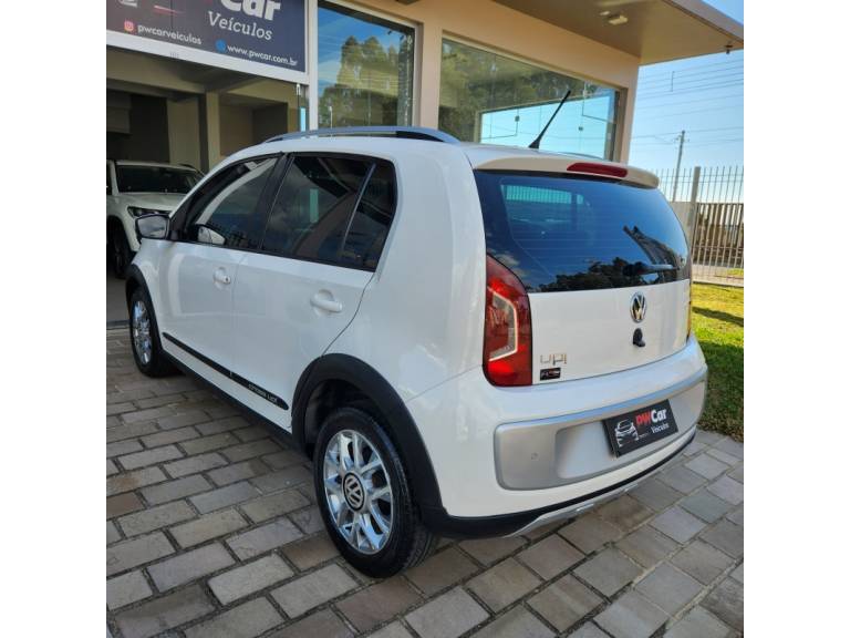 VOLKSWAGEN - UP - 2015/2016 - Branca - R$ 49.900,00