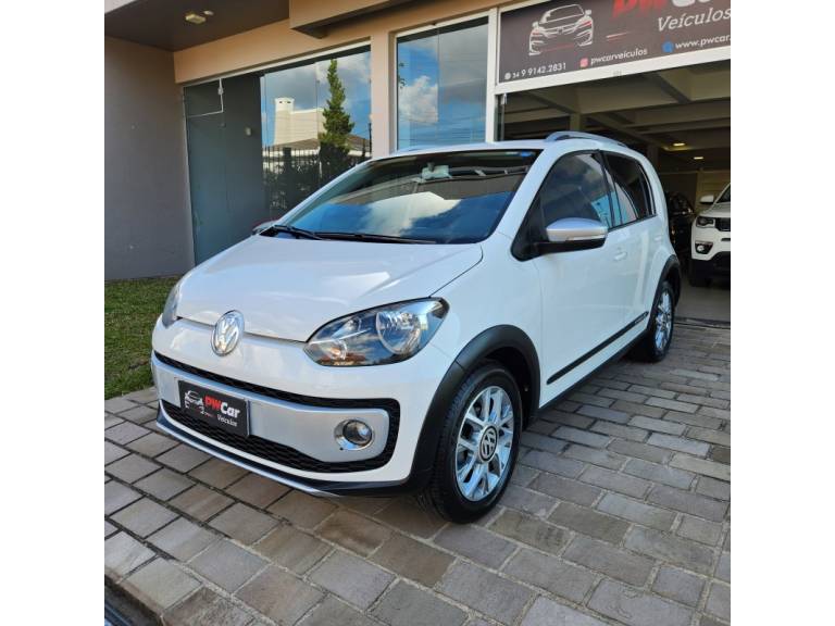 VOLKSWAGEN - UP - 2015/2016 - Branca - R$ 49.900,00