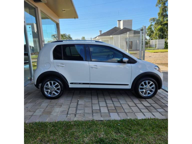 VOLKSWAGEN - UP - 2015/2016 - Branca - R$ 49.900,00