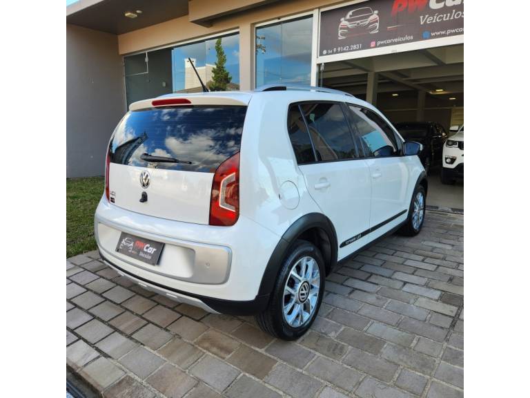 VOLKSWAGEN - UP - 2015/2016 - Branca - R$ 49.900,00